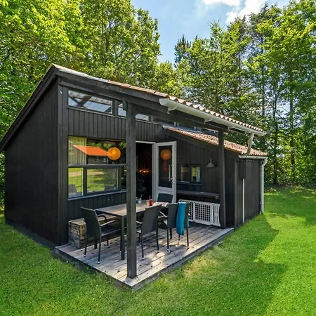 4 Star In Feriehus Hampen