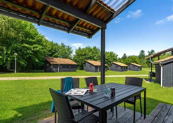 4 Star In Feriehus Hampen