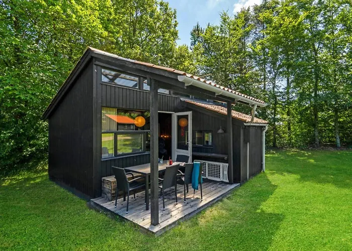 4 Star In Feriehus Hampen